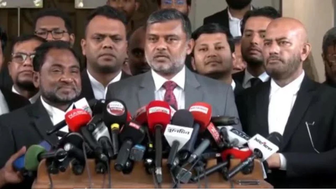 "গণভোট বাতিল হলে নির্বাচিত সংসদ আইনগত হুমকির মুখে পড়বে" বলে মন্তব্য করেছেন আইনজীবী শিশির মনির। 

আপনি কি তাঁর সাথে একমত? 